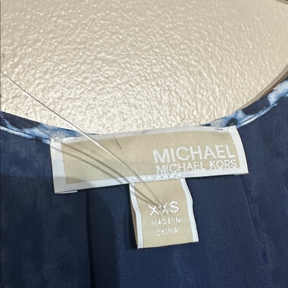 Michael Kors True Navy Floral Cold Shoulder Tie-Neck Pleated Midi Dres - Picture 2 of 3